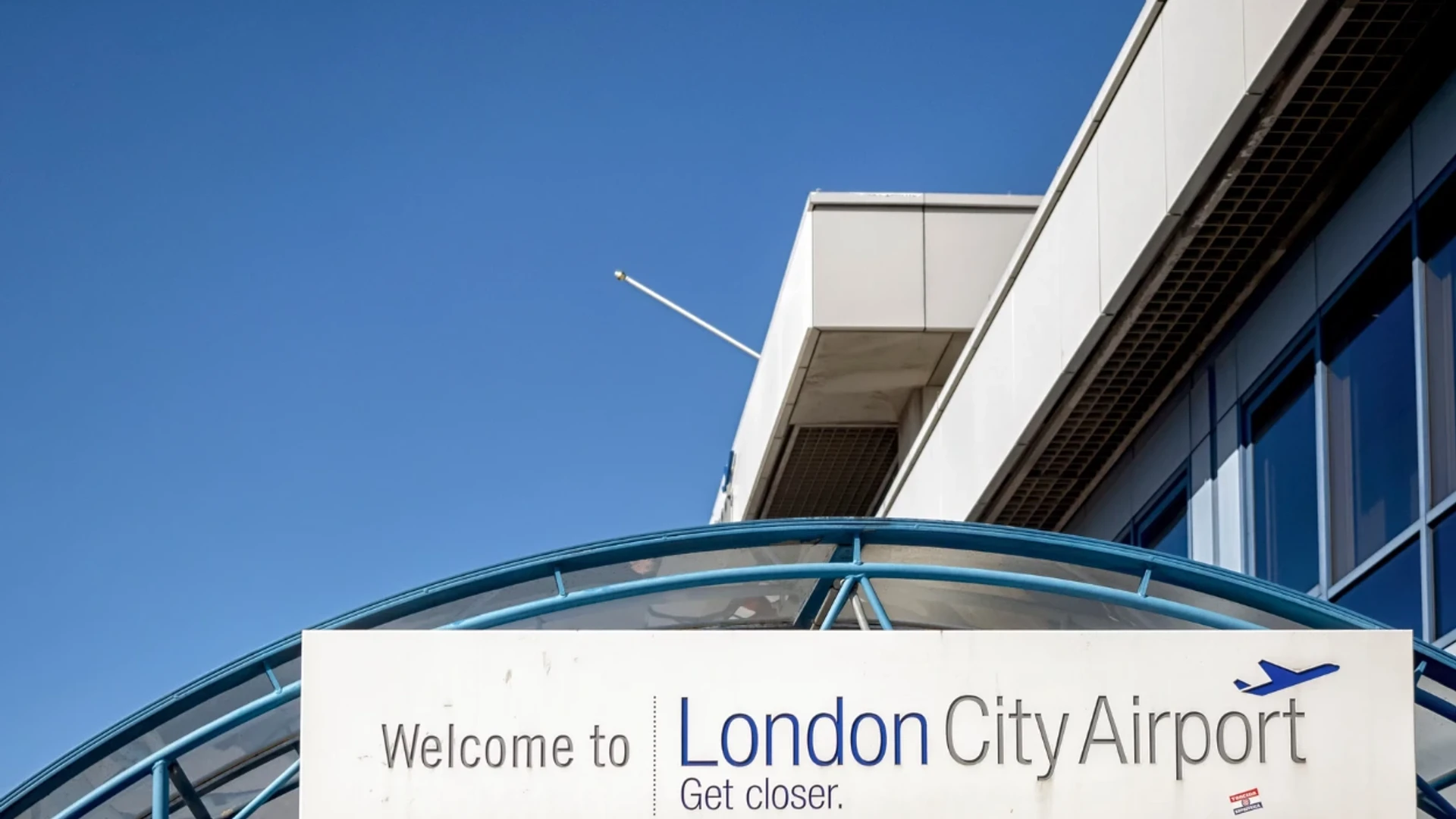 London City Airport chauffeur transfer vehicle for business travellers