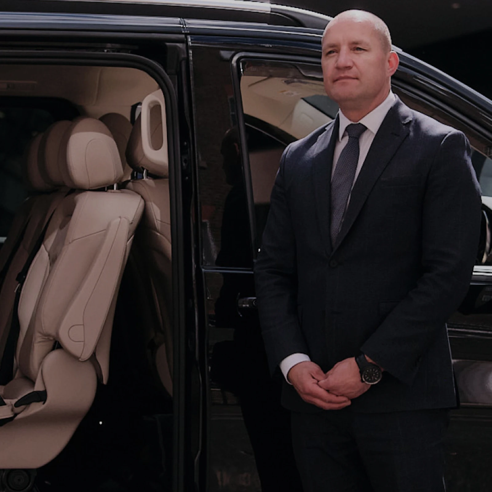 Minibus hire Milton Keynes for group chauffeur transport