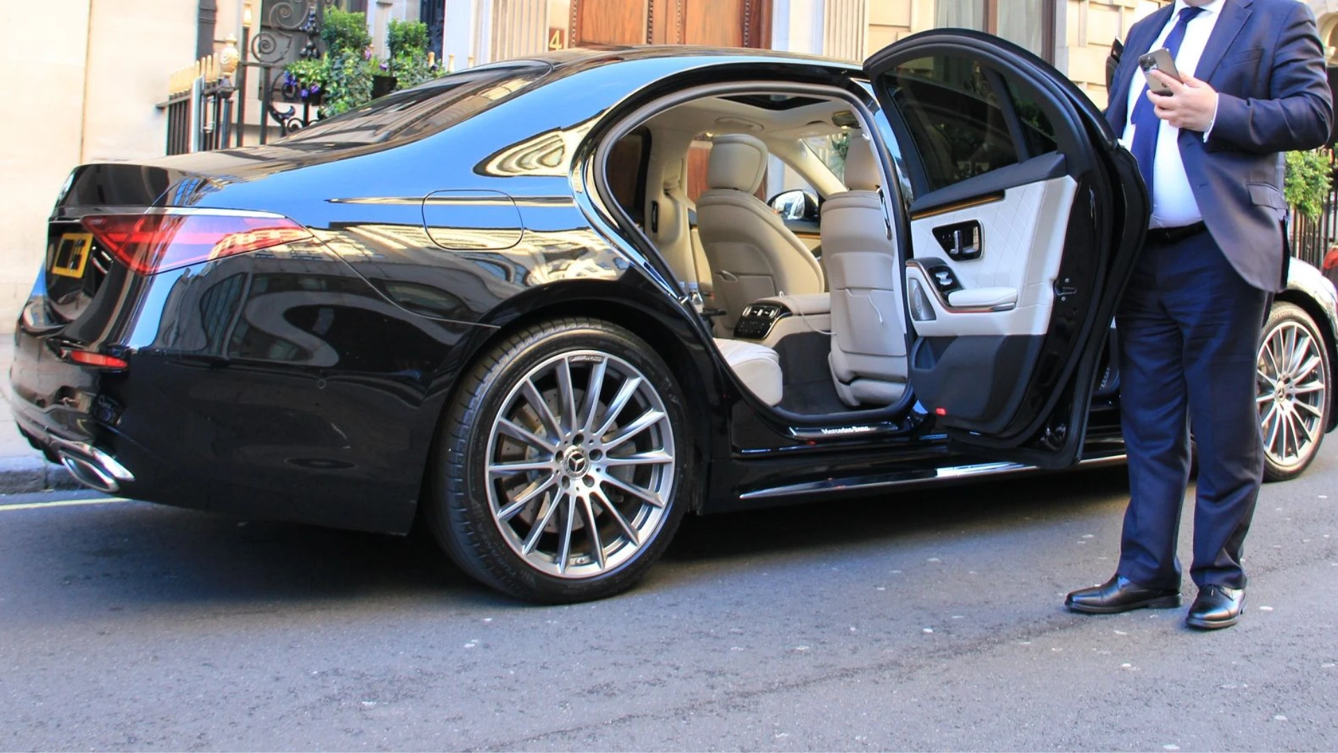 Chauffeur service Northampton town centre Northamptonshire