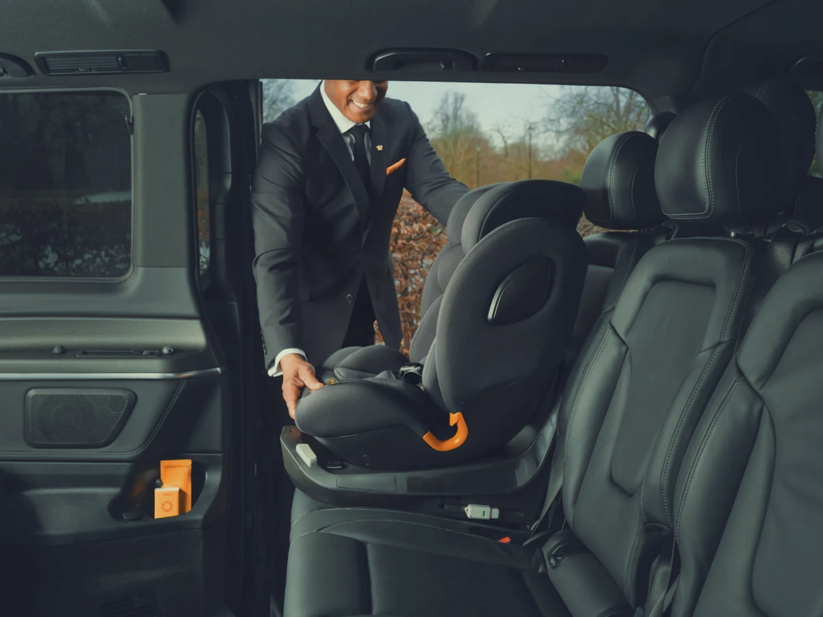8 seater minibus chauffeur hire for small groups in Milton Keynes
