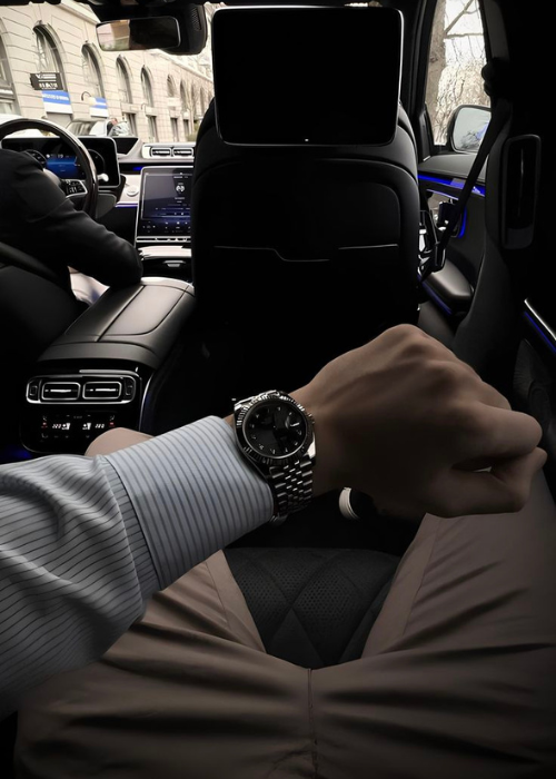 Hire private Chauffeur Service in Milton Keynes for your comfortable travel.