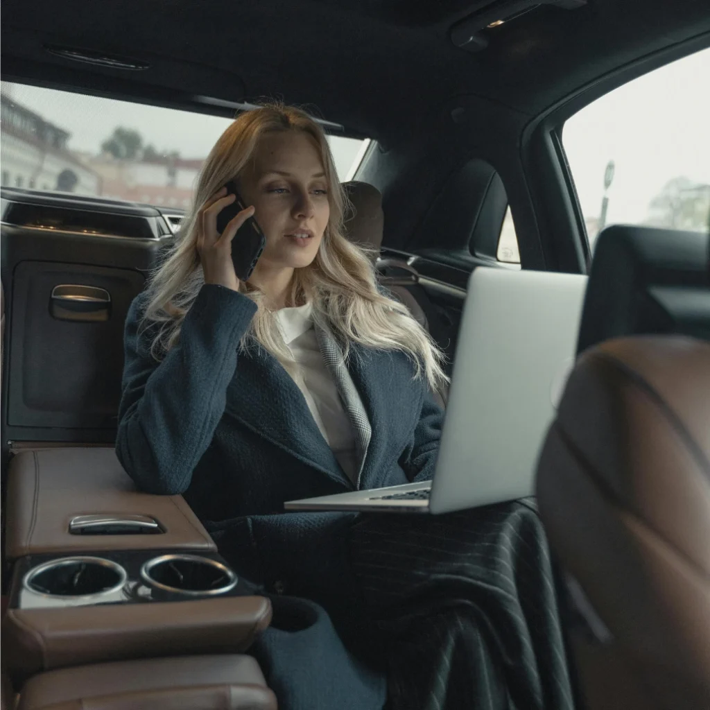 hire Executive Gatwick Airport Transfer For Your business travel purposes from Milton Keynes